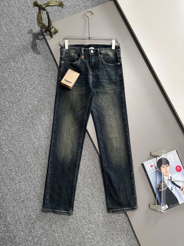 Burberry New Four Seasons Minimally Washed Slimming Jeans