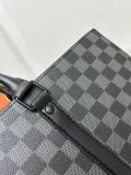 Louis Vuitton Classic Logo Embossed Casual briefcase Diagonal Span Bag Size: 31.0 x 39.0 x 8.5 CM