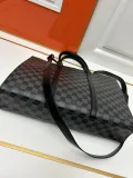 Louis Vuitton Classic Logo Embossed Casual briefcase Diagonal Span Bag Size: 31.0 x 39.0 x 8.5 CM