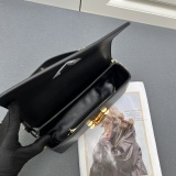 Louis Vuitton New Classic Fashion Twist Letter Handbag Crossbody Bag Size: 23.5x12x7CM