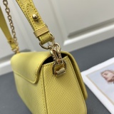 Louis Vuitton New Classic Fashion Twist Letter Handbag Crossbody Bag Size: 23.5x12x7CM