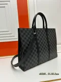 Louis Vuitton Classic Logo Embossed Casual briefcase Diagonal Span Bag Size: 31.0 x 39.0 x 8.5 CM
