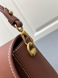 Louis Vuitton New Classic Twist Letter Leather Underarm Bag Crossbody Bag Size: 27 × 19 × 9 CM