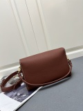 Louis Vuitton New Classic Twist Letter Leather Underarm Bag Crossbody Bag Size: 27 × 19 × 9 CM