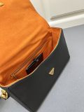 Louis Vuitton New Classic Twist Letter Leather Underarm Bag Crossbody Bag Size: 27 × 19 × 9 CM