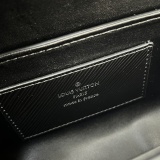 Louis Vuitton New Classic Fashion Twist Letter Handbag Crossbody Bag Size: 23.5x12x7CM