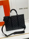 Louis Vuitton Classic Logo Embossed Casual briefcase Diagonal Span Bag Size: 31.0 x 39.0 x 8.5 CM