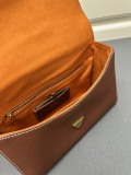Louis Vuitton New Classic Twist Letter Leather Underarm Bag Crossbody Bag Size: 27 × 19 × 9 CM