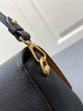 Louis Vuitton New Classic Twist Letter Leather Underarm Bag Crossbody Bag Size: 27 × 19 × 9 CM