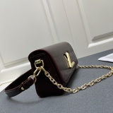 Louis Vuitton New Classic Fashion Twist Letter Handbag Crossbody Bag Size: 23.5x12x7CM