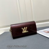 Louis Vuitton New Classic Fashion Twist Letter Handbag Crossbody Bag Size: 23.5x12x7CM