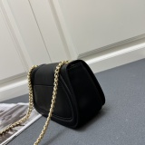 Gucci New Classic Versatile Chain Cross Bag Size: 21.5 x 11 x 8 CM