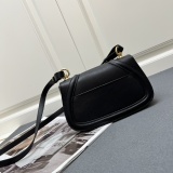 Gucci New Classic Mini Cross Bag Size: 21.5 x 11 x 8 CM