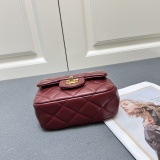 Chanel New Classic Versatile Pearl Chain Cross Bag Size: 18CM