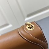 Gucci New Classic Versatile Chain Cross Bag Size: 21.5 x 11 x 8 CM