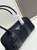 Prada New Fashion Versatile Baguette Bag Size: 31 x 16 x 5 CM