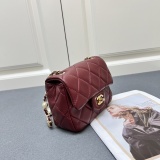 Chanel New Classic Versatile Pearl Chain Cross Bag Size: 18CM