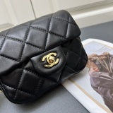 Chanel New Classic Versatile Pearl Chain Cross Bag Size: 18CM