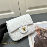 Chanel New Classic Versatile Pearl Chain Cross Bag Size: 18CM