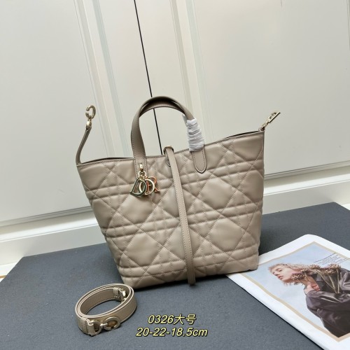 Dior New Fashion Casual Tengge Vertical Leather Handbag Size: 20 x 22 x 18.5 CM