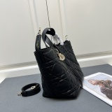 Dior New Fashion Casual Tengge Vertical Leather Handbag Size: 20 x 22 x 18.5 CM