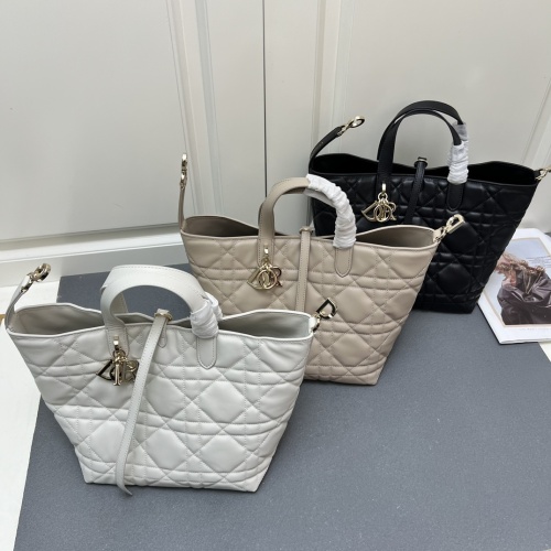 Dior New Fashion Casual Tengge Vertical Leather Handbag Size: 20 x 22 x 18.5 CM