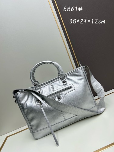 Balenciaga New Fashion Motorcycle Bag Rivet Pack Size: 38 x 27 x 12 CM