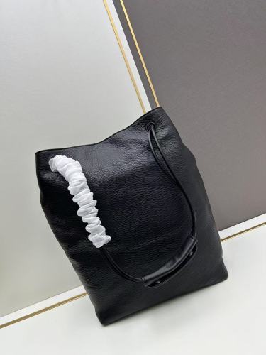Loewe New Fashion Soft Leather Pebble Hobo Handbag Size: 27.5 x 11.5 x 40 CM