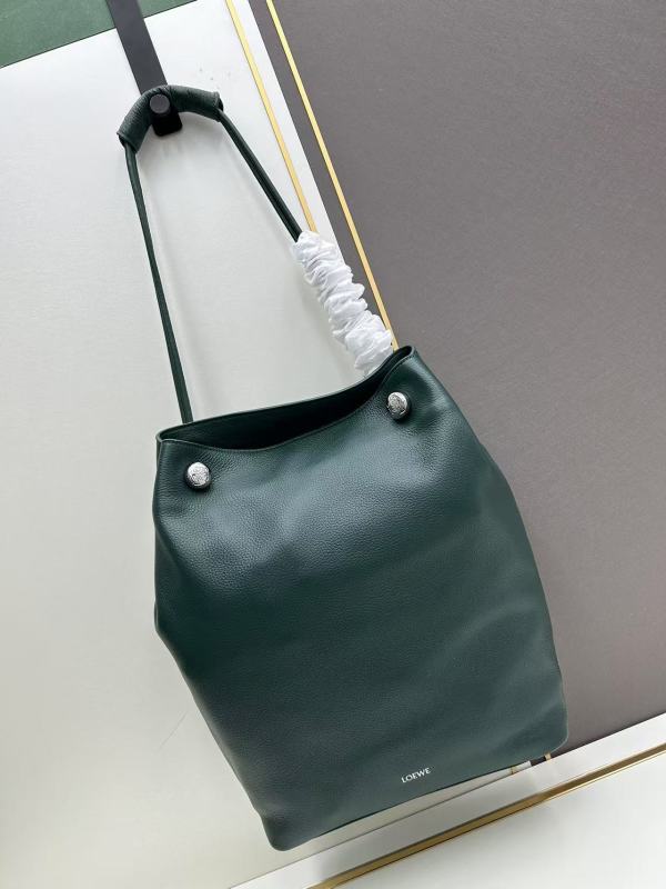 Loewe New Fashion Green Soft Leather Pebble Hobo Handbag Size: 27.5 x 11.5 x 40 CM