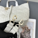 Dior New Fashion Casual Tengge Vertical Leather Handbag Size: 20 x 22 x 18.5 CM
