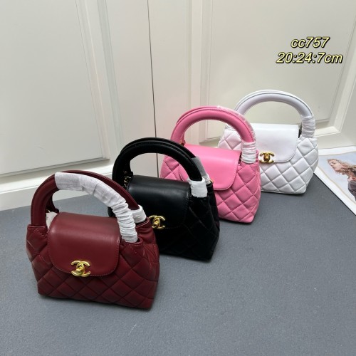 Chanel New Classic Lingge Shell Handbag Chain Crossbody Bag Size: 20 x 14 x 7 CM