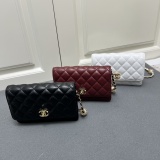 Chanel New Classic Versatile Pearl Chain Cross Bag Size: 19.5 CM