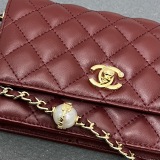 Chanel New Classic Versatile Pearl Chain Cross Bag Size: 19.5 CM