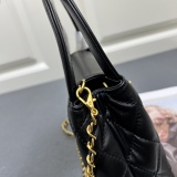 Chanel New Classic Lingge Shell Handbag Chain Crossbody Bag Size: 20 x 14 x 7 CM