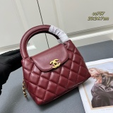 Chanel New Classic Lingge Shell Handbag Chain Crossbody Bag Size: 20 x 14 x 7 CM