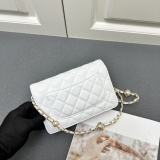 Chanel New Classic Versatile Pearl Chain Cross Bag Size: 19.5 CM