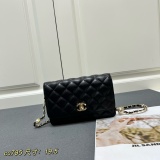 Chanel New Classic Versatile Pearl Chain Cross Bag Size: 19.5 CM
