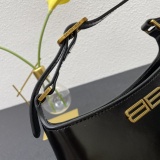 Balenciaga Fashion Versatile Underarm Dumpling Bun Size: 23x16x5 CM