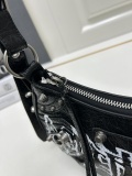 Balenciaga Fashion Graffiti Half Moon Underarm Dumpling Bun Size: 26 × 16 × 10 CM