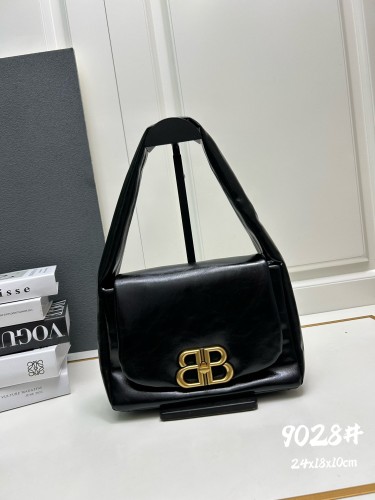 Balenciaga Fashion Versatile Underarm Dumpling Bun Size: 23x16x5 CM