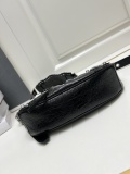 Balenciaga Fashion Graffiti Half Moon Underarm Dumpling Bun Size: 26 × 16 × 10 CM