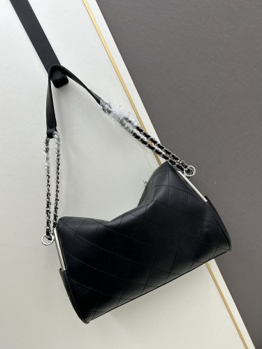 Chanel New Classic Lazy Handbag Crossbody Bag Underarm Bag Size: 30x28x6 CM