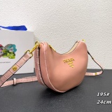 Prada Classic Retro Leather Crescent Bag Size: 24 × 15 × 8 CM