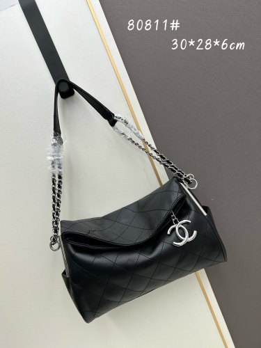 Chanel New Classic Lazy Handbag Crossbody Bag Underarm Bag Size: 30x28x6 CM