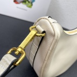 Prada Classic Retro Leather Crescent Bag Size: 24 × 15 × 8 CM