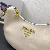 Prada Classic Retro Leather Crescent Bag Size: 24 × 15 × 8 CM
