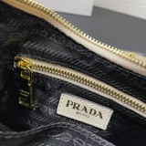 Prada Classic Retro Leather Crescent Bag Size: 24 × 15 × 8 CM