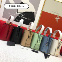 Prada New Classic Double Saffiano Cross Pattern Leather Handbag Size: 21 × 11 × 18 CM