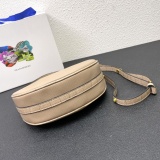 Prada Classic Retro Leather Crescent Bag Size: 24 × 15 × 8 CM