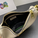 Prada Classic Retro Leather Crescent Bag Size: 24 × 15 × 8 CM